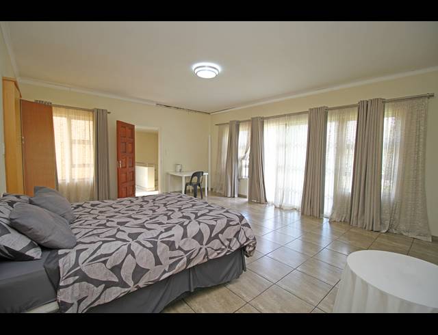 5 BEDROOM HOUSE FOR SALE IN BLOUBOSRAND